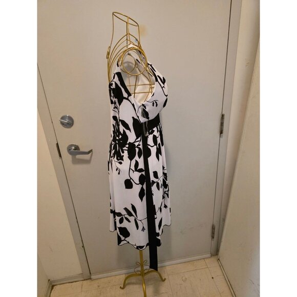 Speechless Black and White Floral Print Women's Dress Medium Sleeveless V-Neck - Picture 12 of 16